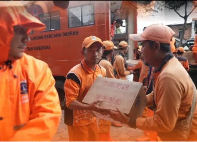 Ilustrasi BPBD saat saluran bantuan logistik kepada korban bencana. [Int]